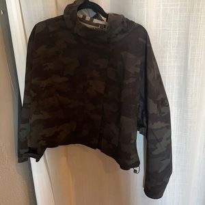 Lululemon Rain Chaser Camo US 10
